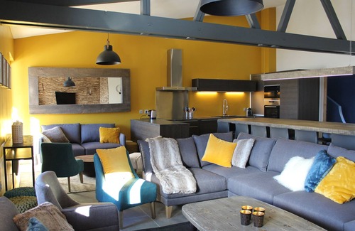 Mont-de-Lans Apartment | Large 14 pers ski in ski out apartment - 6 bdrms - wifi, bed linen, housekeeping