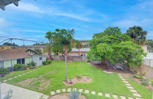Lake Worth Apartment | "Large 1bd/1ba recently renovated beauty!"