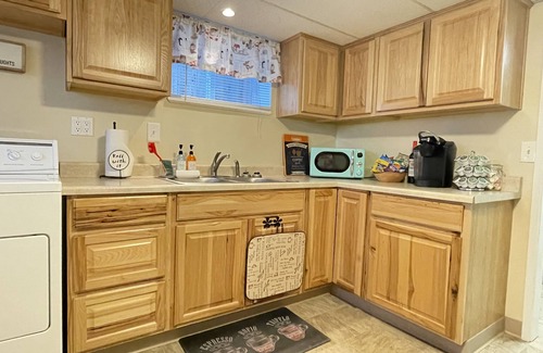 South Tabor Apartment | Large 2 Bed/1Ba Private Apt, South Tabor Stay