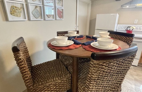 South Tabor Apartment | Large 2 Bed/1Ba Private Apt, South Tabor Stay