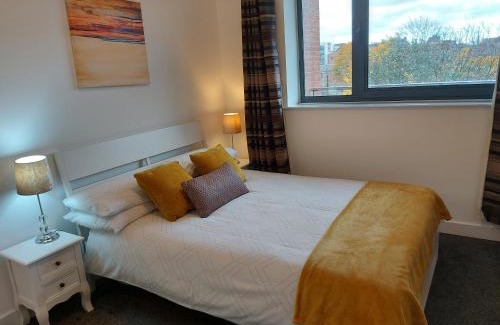 Sheffield City Centre Apartment | Large 2 Bed, 2 Bath, Free Parking & WiFi