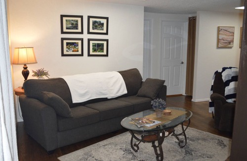 Springfield Apartment | Large 2 Bedroom Apartment- Private Retreat at Meadow Park