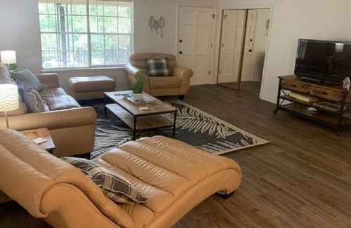 Fairhope Apartment | Large 2 Bedroom Apartment in Downtown Fairhope