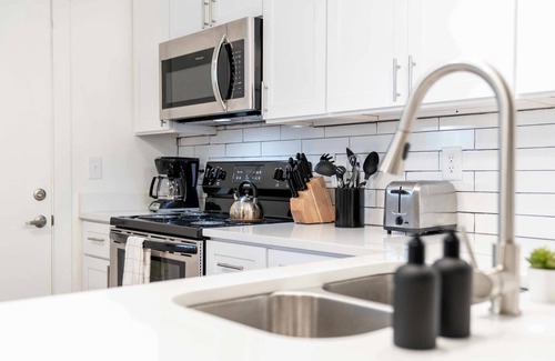 Lindridge-Martin Manor Apartment | Large 2-Bedroom Apartment in Beautiful Morningside