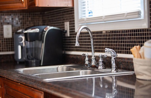Hampton House | Large 2 bedroom | Queen beds | Safe Area