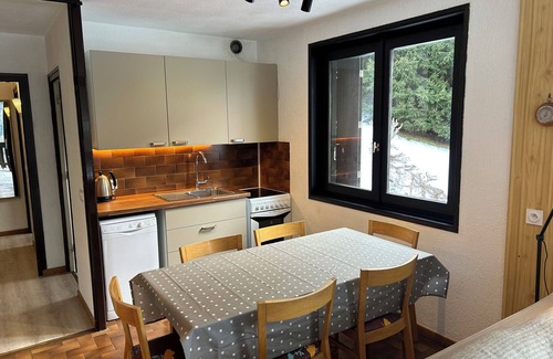 Chatel Apartment | Large 2 roomed apartment with fantastic views centrally located