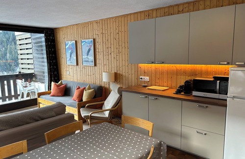 Chatel Apartment | Large 2 roomed apartment with fantastic views centrally located