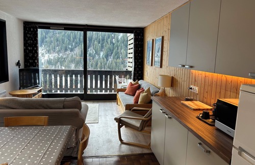 Chatel Apartment | Large 2 roomed apartment with fantastic views centrally located
