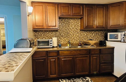 Rossmoyne House | Large 2BR/1.5BA Family Suite In The LA Foothills