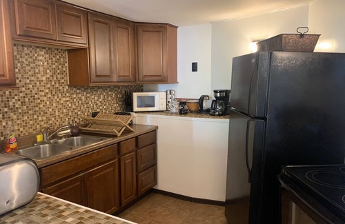 Rossmoyne House | Large 2BR/1.5BA Family Suite In The LA Foothills