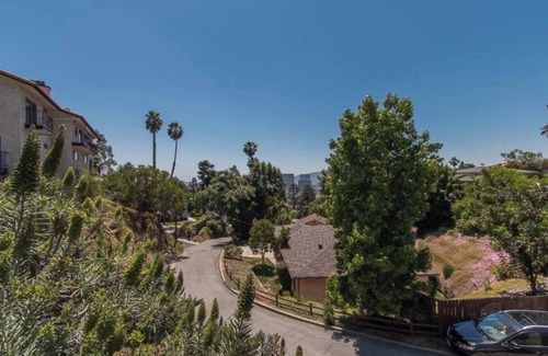 Rossmoyne House | Large 2BR/1.5BA Family Suite In The LA Foothills