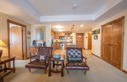 Crested Butte Condo | Large 3 bedroom/4 bathroom Condo in Mountaineer Square - No Cleaning Fee! by RedAwning