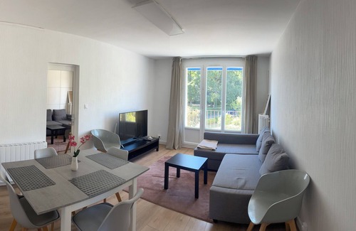 Tours Apartment | Large 3-bedroom apartment. Ideal for families + parking