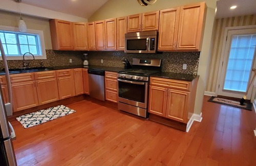 Auburn House | Large 3 bedroom, downtown, central air, pet friendly