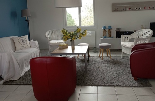 LʼIle-dʼOlonne House | Large 3-bedroom house, sleeps 6, quiet, beach, hiking.