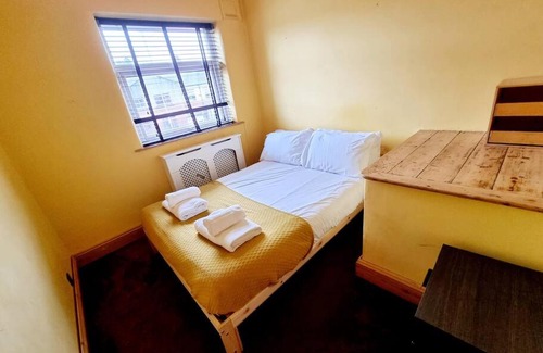 Middleton Apartment | Large 3 Bedroom Home including Parking & All Bills