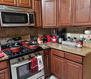 Newark Apartment | Large 3 BRM 2 Bath Near EWR NYC