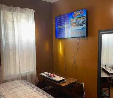 Newark Apartment | Large 3 BRM 2 Bath Near EWR NYC