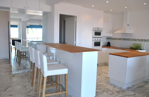 Cannes Old Town Apartment | Large 3 rooms - double living room - sea view