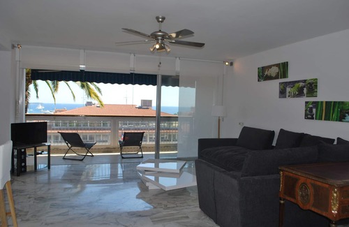 Cannes Old Town Apartment | Large 3 rooms - double living room - sea view
