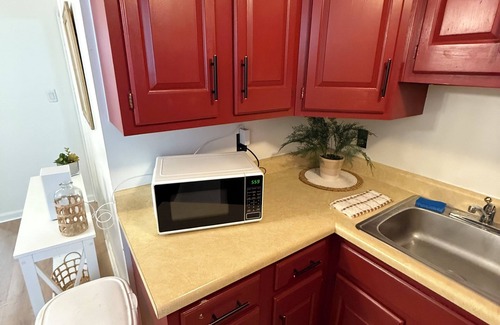 Franklin Plantation Apartment | Large 3BD 1st Floor Apartment Minutes from 290