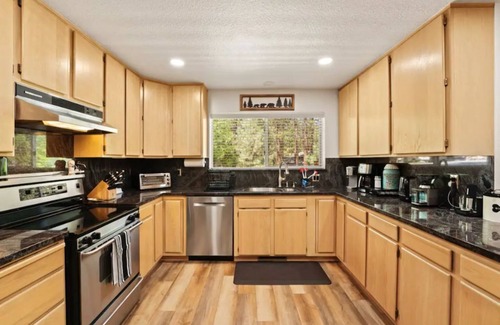 Graeagle House | Large 3BR/2BA Family Home. Mini Golf Course. Amazing Gaming Room.