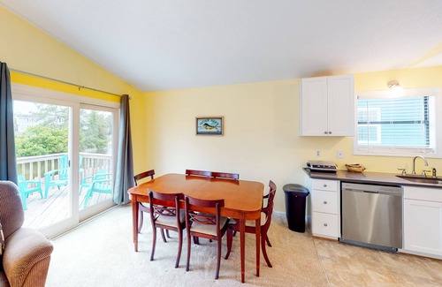 Colington House | Large 3BR Bayview Dog Friendly | Pool | Deck