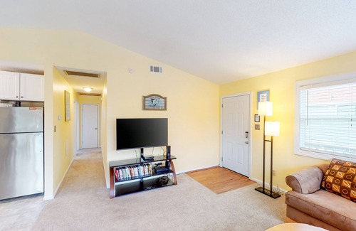 Colington House | Large 3BR Bayview Dog Friendly | Pool | Deck
