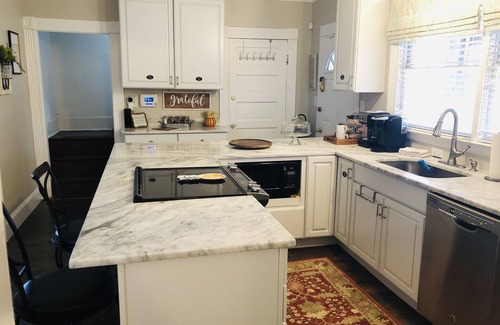 White Sulphur Springs House | Large 4 Bedroom House: short walk to Greenbrier & 30 min drive to Lake Sherwood