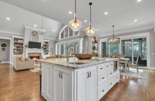 Milledgeville House | Large 4-bedroom+bonus rm, pool, pond in pecan orchard in charming Milledgeville