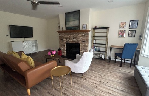Parkland House | Large 4-level Split, 6 Bedrooms, 13 Beds, Near Fish Creek!