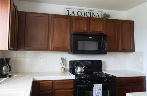 Visalia House | Large 4bd on cul-de-sac w/game room near National Parks