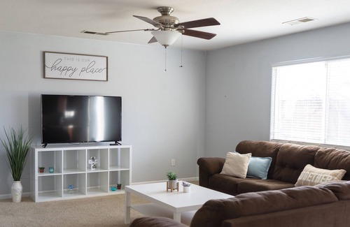 Visalia House | Large 4bd on cul-de-sac w/game room near National Parks