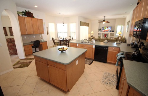 Legacy Park House | Large 5 bed villa with pool, games room & excellent privacy