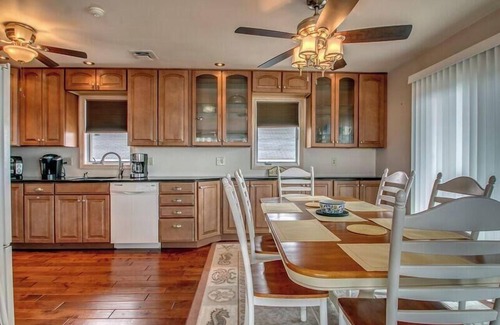 Cape May Court House House | Large 5 bedroom Bayfront home with 180 degree unobscured views of the back bay