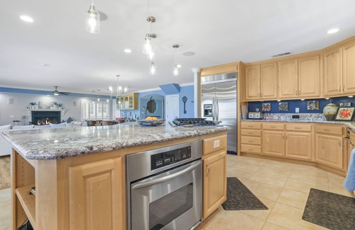 Discovery Bay House | Large 5 BR River Home w/Spa & Gym 11 Min To Fast Water