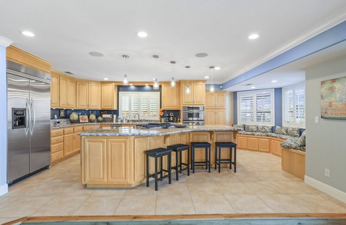 Discovery Bay House | Large 5 BR River Home w/Spa & Gym 11 Min To Fast Water