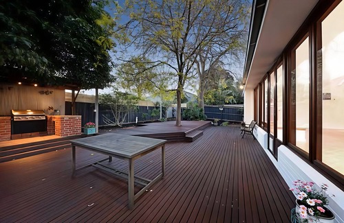 Brighton East House | Large 5BR Home-Pool-BBQ-4 CarPark-Central Location