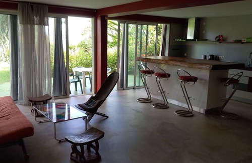 La Possession Apartment | Large 70m² T2 apartment opening onto a garden
