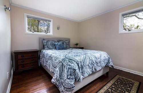 Downtown Niagara Falls House | Large 7BR,4BA, Short walk to Niagara Falls