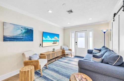 Downtown Miami House | Large 8 Beds 4 Bath Heated Pool House Delray Beach