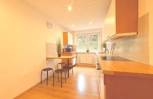Alt-Rentfort Apartment | Large Accommodation | Near Movie Park | Veltins Arena