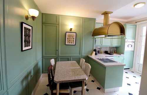 Mazarin Quarter Apartment | Large air-conditioned apartment with views of Aix-en-Provence