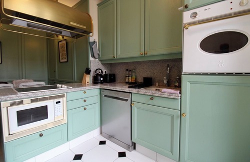 Mazarin Quarter Apartment | Large air-conditioned apartment with views of Aix-en-Provence