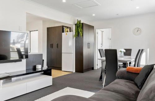 Mangakino House | Large and Luxurious at the Lake