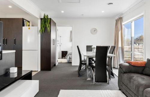 Mangakino House | Large and Luxurious at the Lake