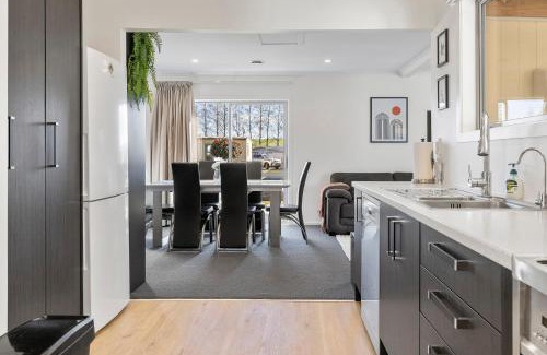 Mangakino House | Large and Luxurious at the Lake