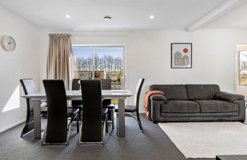Mangakino House | Large and Luxurious at the Lake