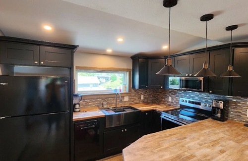 Verona Beach Bed & Breakfast | Large and spacious new Bed & Breakfast with boasting water views from all rooms