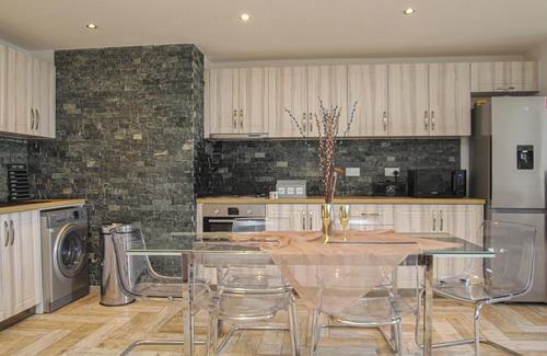 Lanark Apartment | Large Apartment near Lanark Scotland Sleeps 5